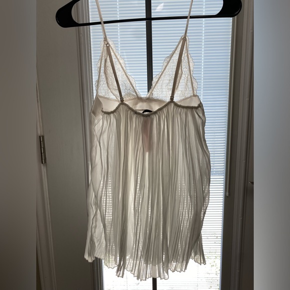 Victoria's Secret || Victoria’s Secret bridal Pleated Lace Babydoll lingerie - Picture 10 of 13
